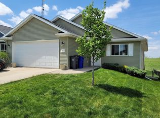 401 Moose Dr NW, Cedar Rapids, IA 52405