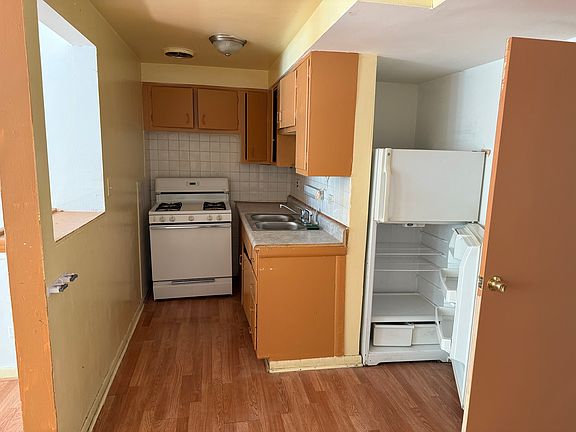 5th image of 2624 W Greenleaf Ave #G-1