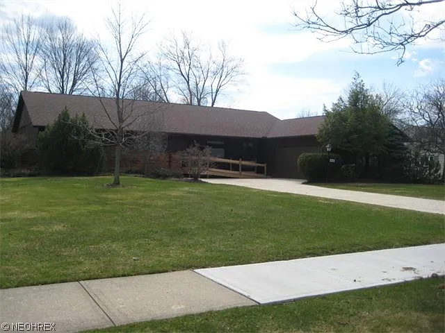 25200 Twickenham Dr photo 1