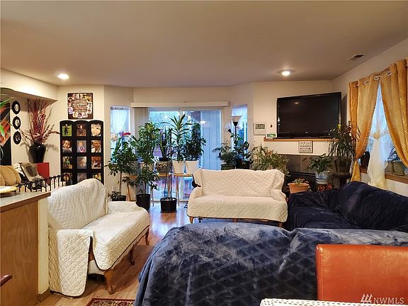 4th image of 12222 45th Ave S