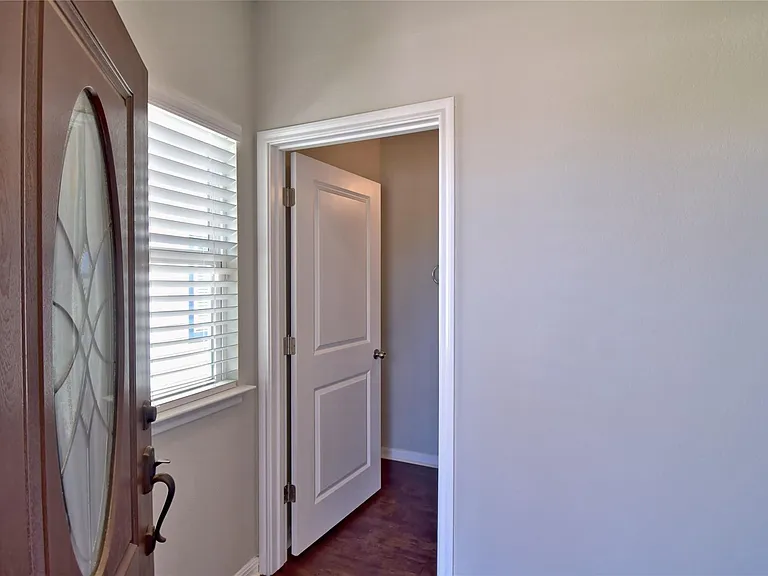 317 Clearlake Dr — Photo 4