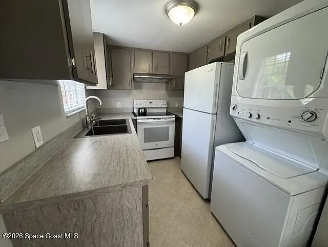 1841 Baldwin St — Photo 9