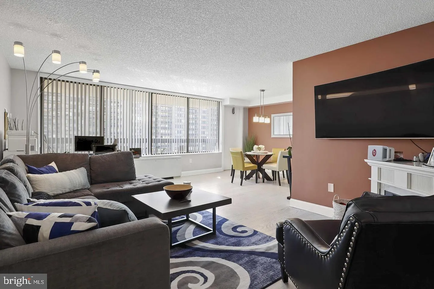 1 bed, 1.0 bath, 951 sqft, $2,400 — Photo 1