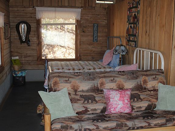 5th image of 744 Spring Creek Rd