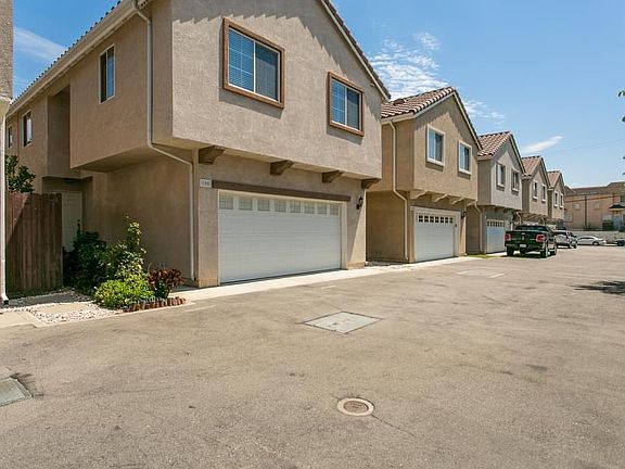 3rd image of 9125 Noble Ave Unit 105