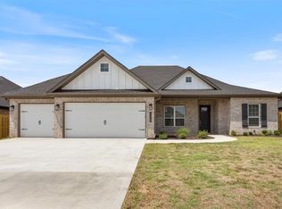 1320 Paragon Dr, Centerton, AR 72719
