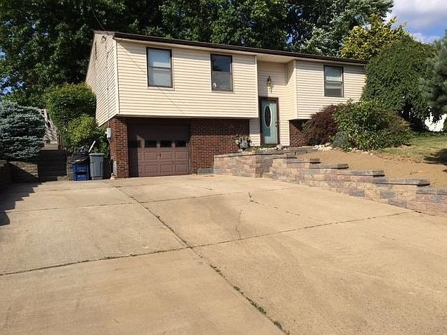 1st image of 407 Fairwood Dr