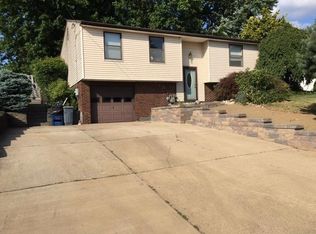 407 Fairwood Dr, North Huntingdon, PA 15642