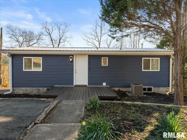 1515 Lake Shore Dr S, Goreville, IL 62939