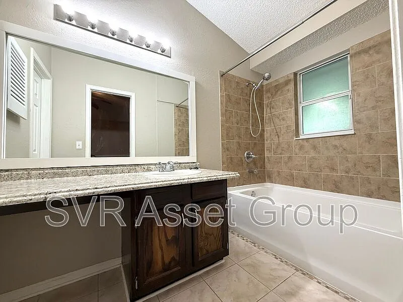 3 bed, 2.0 bath, 1485 sqft, $2,050 — Photo 3