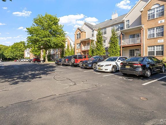 2nd image of 609 Hampshire Dr