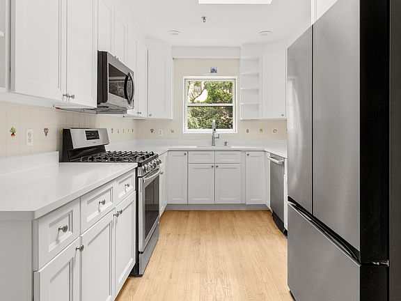 4th image of 125 Bergen St APT 3A