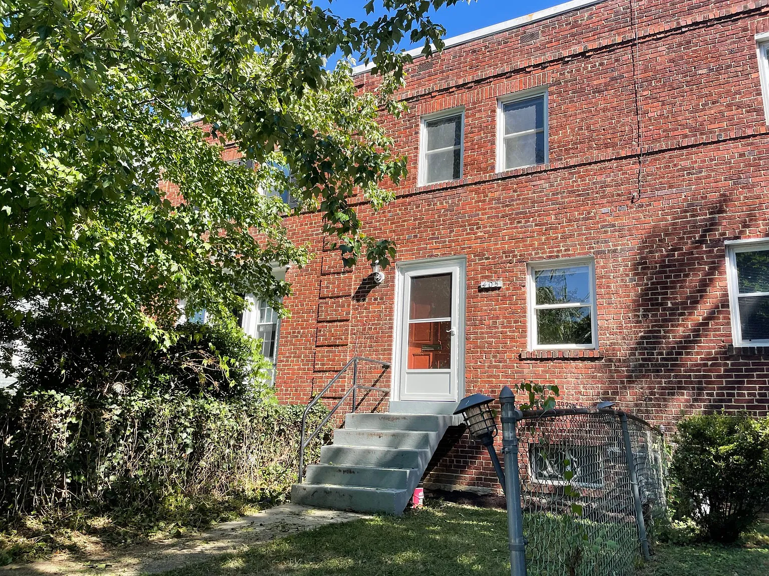 405 Mount Vernon Ave photo 1