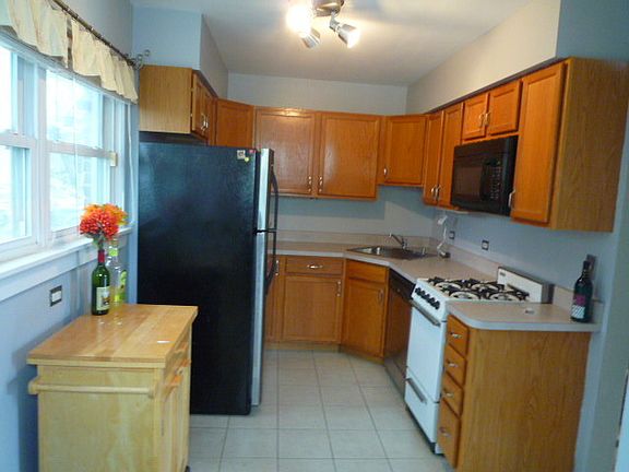 3rd image of 2118 Warren Ave #2118