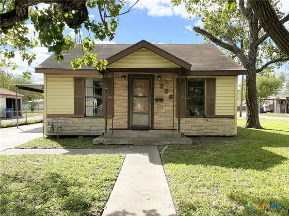 223 Seadrift St, Port Lavaca, TX 77979