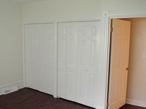 2 big closets in bedroon