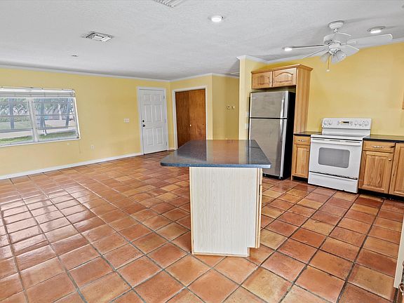 3rd image of 2580 NE Marian Street