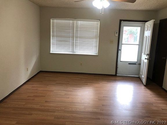 3rd image of 13732 S Hickory Pl