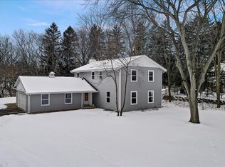 6871 Kingswood Dr, Cedarburg, WI 53012