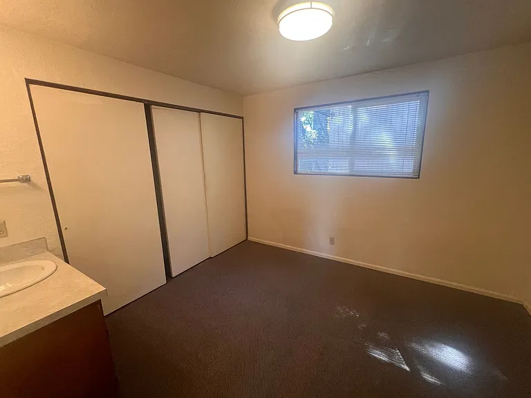 Hayward — Photo 30
