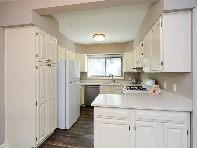 607 Lismore SE — Photo 14