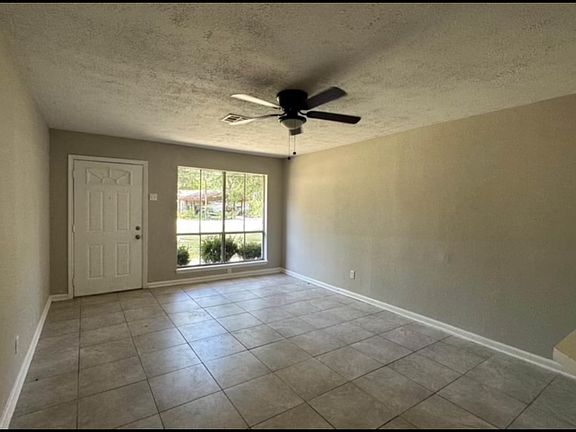 3rd image of 3828 Oakview St #5
