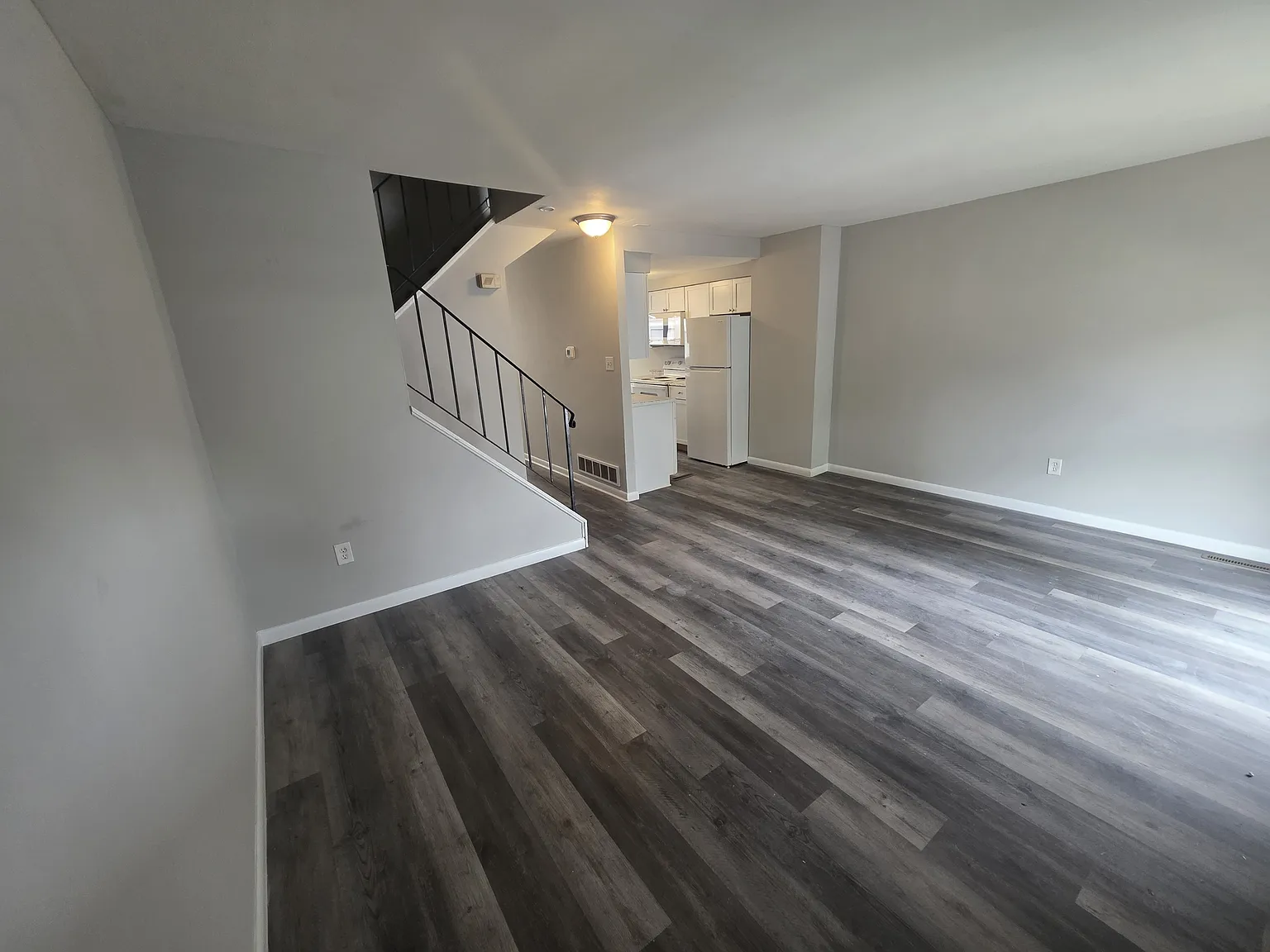 3 bed, 1200 sqft, $2,000 — Photo 4