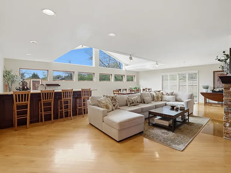 1002 Huber Ln — Photo 6