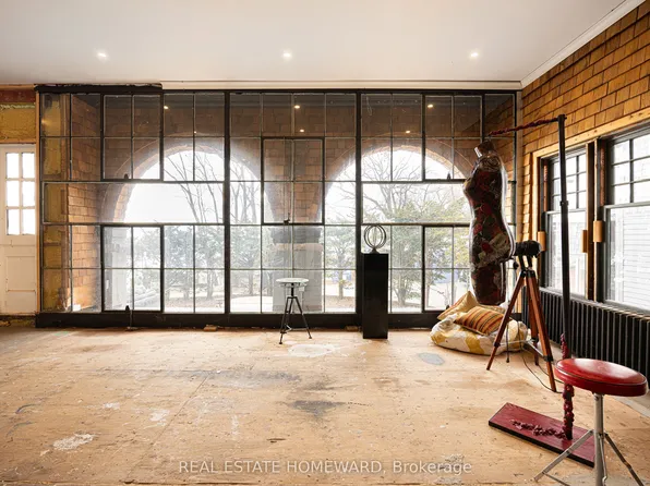 3025 Queen St E, Toronto, ON M1N 1A5