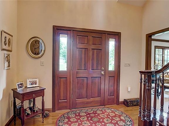 5th image of 6890 Vienna Woods Trl