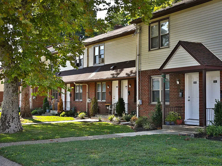 555 Naomi Ave #1A — Photo 4