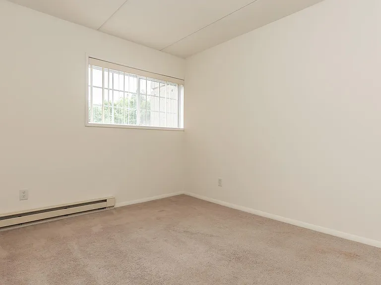 Lansing West Apartments — Photo 36