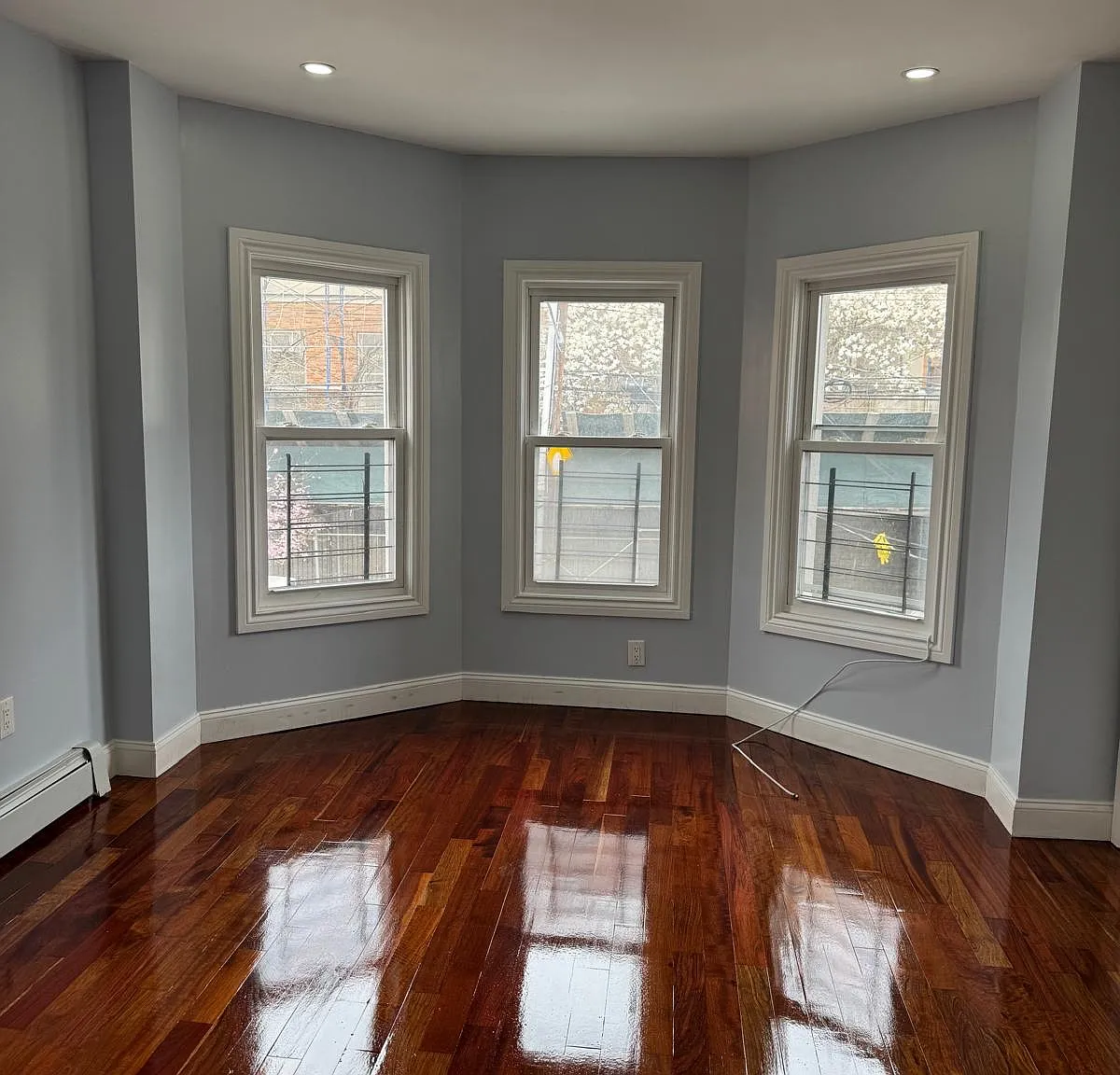 3 bed, 2.0 bath, 1200 sqft, $3,606 — Photo 2