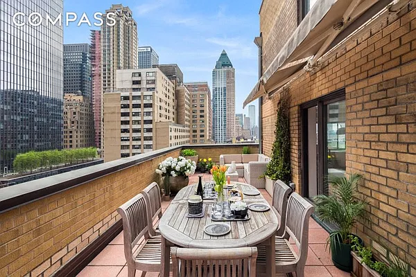 Sold by Compass | media 1