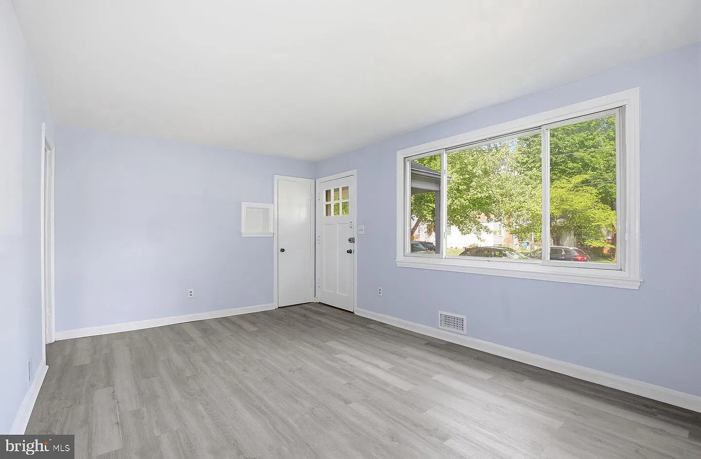 4 bed, 2.0 bath, 1705 sqft, $3,300 — Photo 4