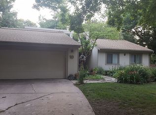 10 Colony West Dr, Champaign, IL