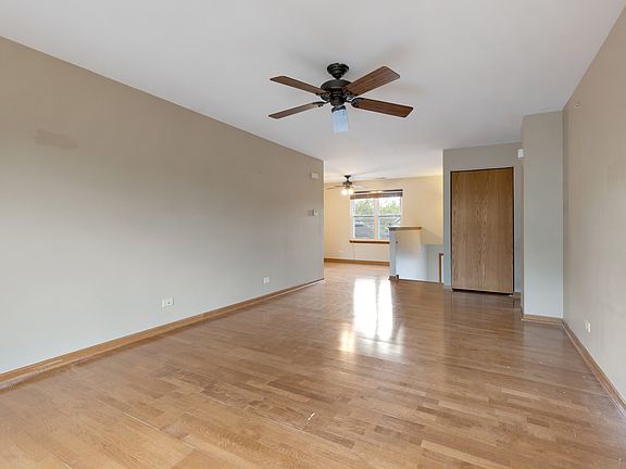 4th image of 182 Aspen Ct Unit 1
