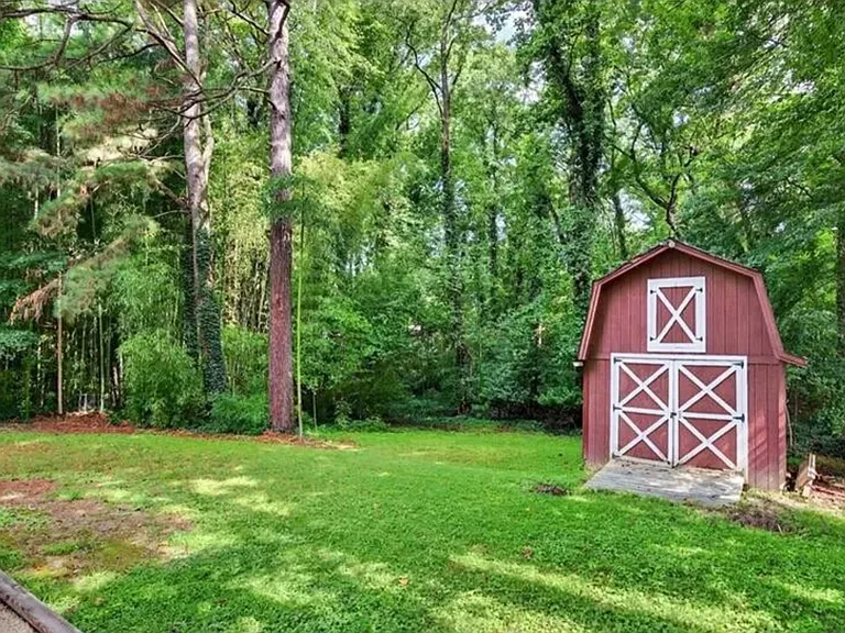 116 Sunset Dr — Photo 32