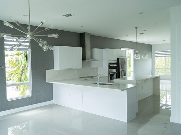 5th image of 10360 NW 64th St #10360