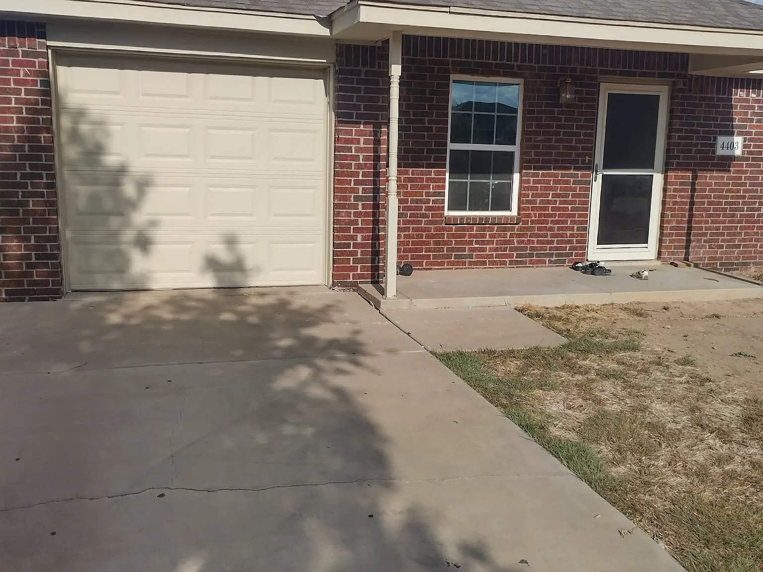 2 bed, 924 sqft, $1,350 — Photo 2