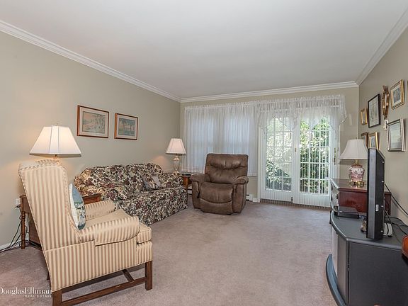 5th image of 26 Revere Dr