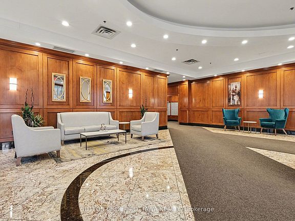 3rd image of 242 Rideau St #1807