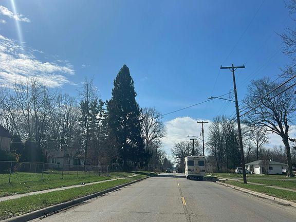 4th image of 273 Robinwood Ave