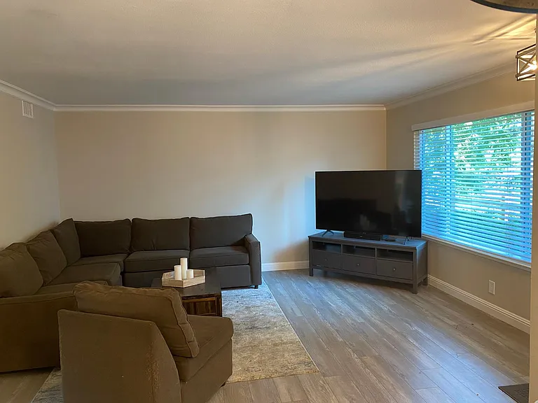 148 Lawnview Cir — Photo 2
