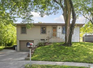 8804 Spaulding Cir, Omaha, NE 68134