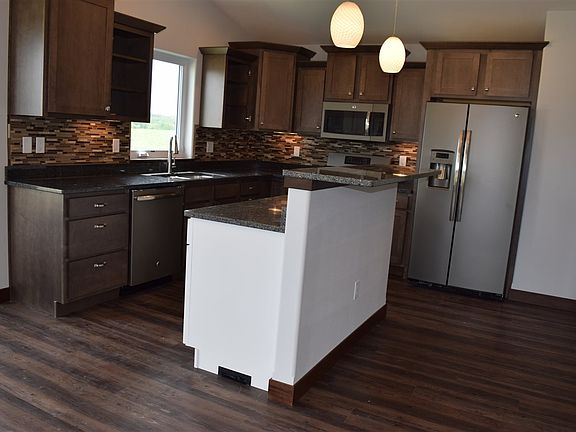 3rd image of 600 Bainberry St
