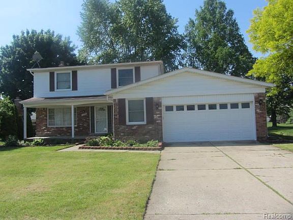4th image of 17005 Crescent Dr