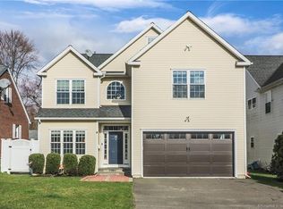 10 Barbara Dr, Norwalk, CT 06851