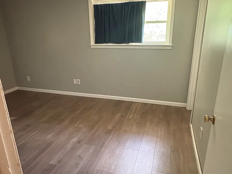 2736 Lawndale Dr — Photo 8