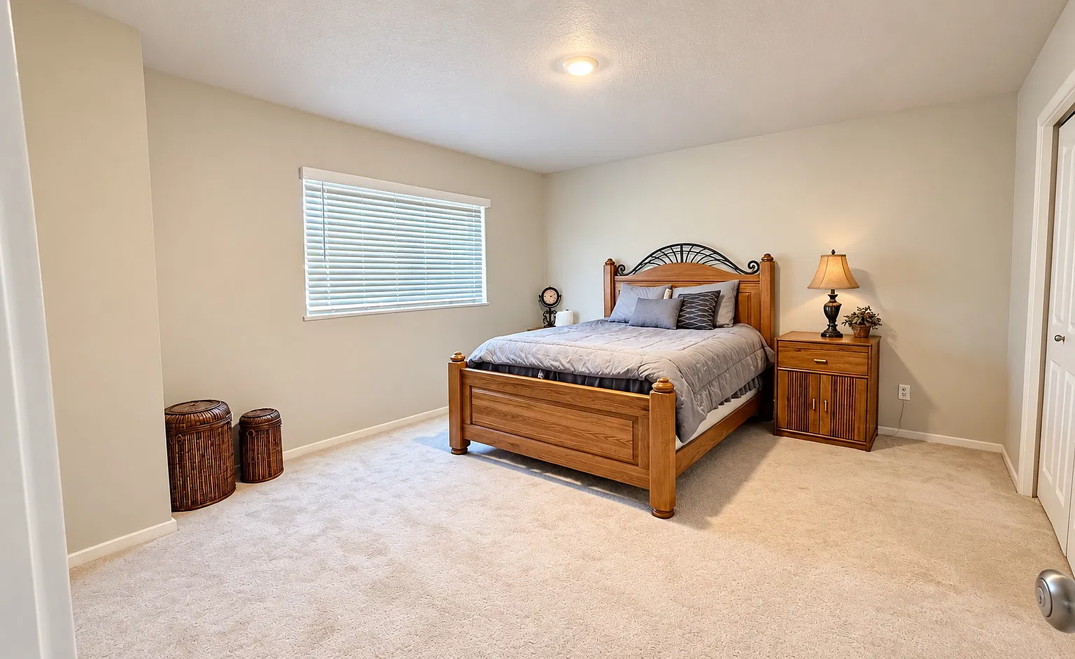 4 bed, 2230 sqft, $3,200 — Photo 3